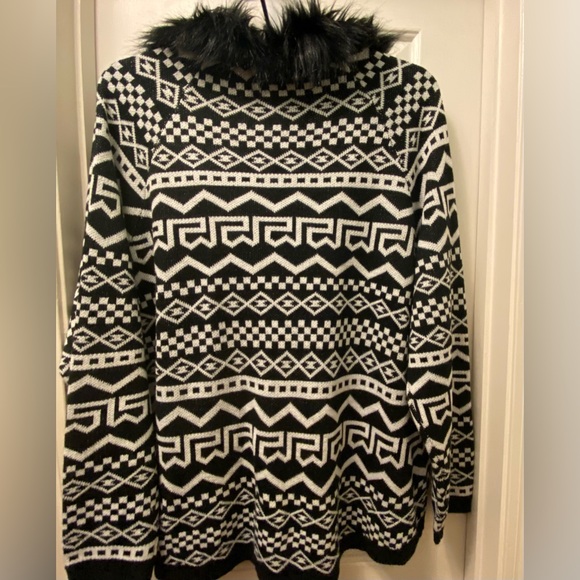 NWOT Aztec Print fur neck lined Cardigan Sweater - Picture 2 of 5